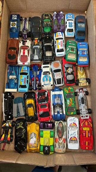 ASSORTED SMALL COLLECTOR CARS