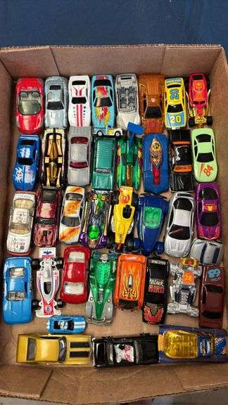 ASSORTED SMALL COLLECTOR CARS