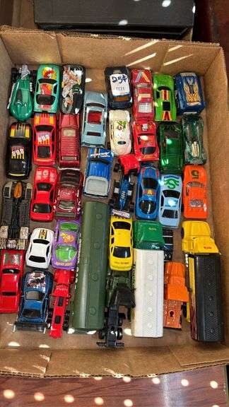 ASSORTED SMALL COLLECTOR CARS