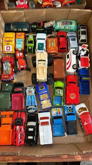 ASSORTED SMALL COLLECTOR CARS