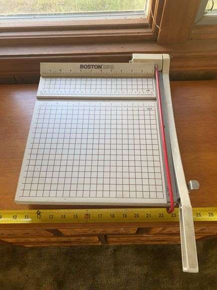 (SR) BOSTON PAPER CUTTER - Isabell Auction