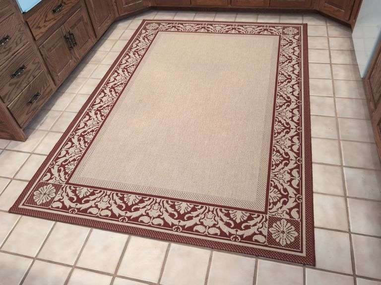 AREA RUG (63