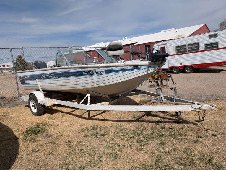 1990 CRESTLINER 18½FT. BOAT (EVINRUDE VRD OUTBOARD MOTOR) WITH TRAILER