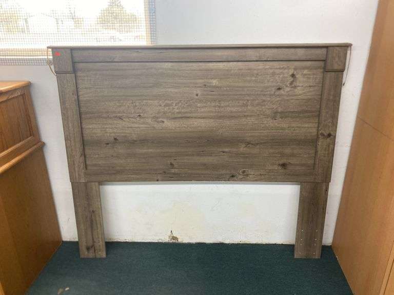 FULL SIZE HEADBOARD - Isabell Auction