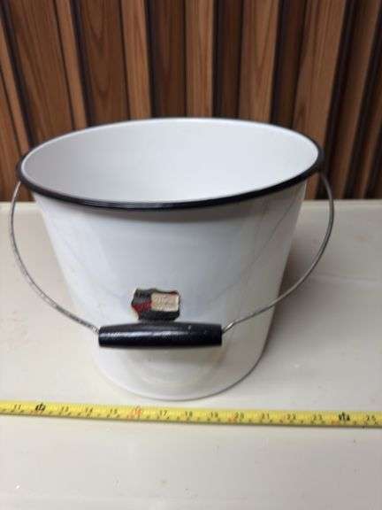 ENAMELWARE BUCKET