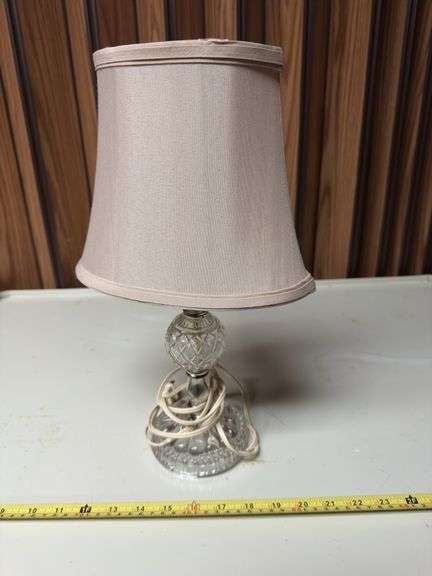 DRESSER LAMP WITH SHADE