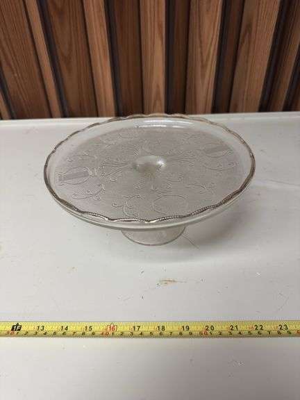 GLASS PEDESTAL CAKE PLATE