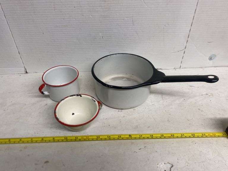 ENAMELWARE POT AND CUPS