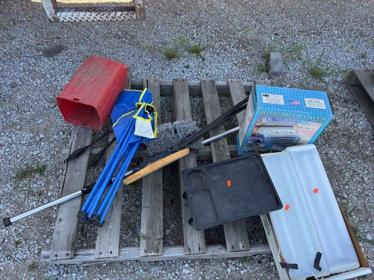 (OUT) WINDSHIELD COVER, STOOL, FOLDING CHAIR, LIGHTS