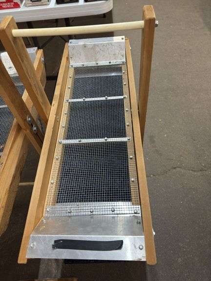 GOLD MINING SLUICE BOX