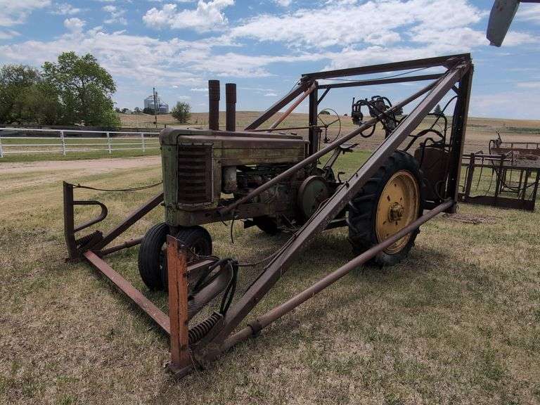(OUT) 1944 JOHN DEERE MODEL A ROW-CROP TRACTOR WITH HYD. LOADER HEAD ...