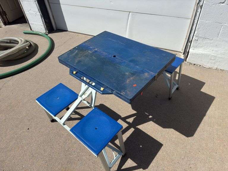 PORTABLE FOLD UP PICNIC TABLE