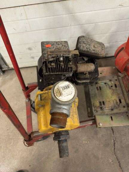 BRIGGS & STRATTON WATER PUMP