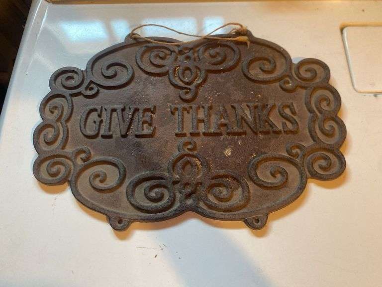(UR) 15” CAST IRON WALL HANGING