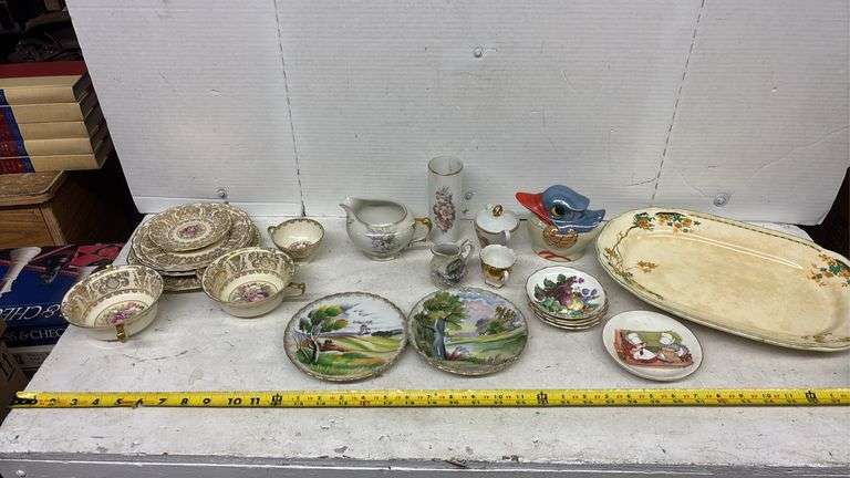 ASSORTED VINTAGE DECORATIVE PLATES, PITCHERS, PLATTER, VASE, ETC.