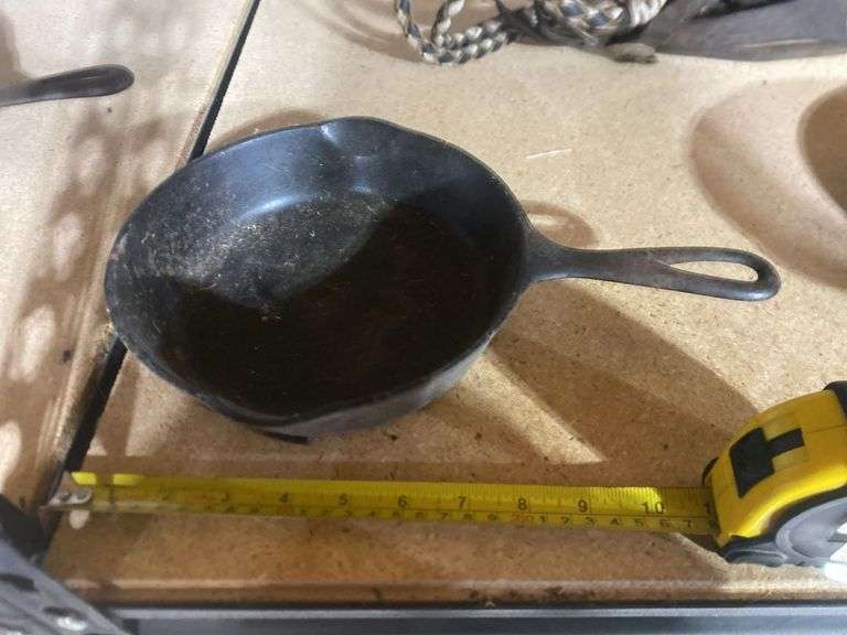(WG) 8” CAST IRON SKILLET