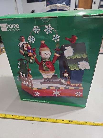 (G) HOME COLLECTIONS MUSICAL JUMP ROPE SNOWMAN - Isabell Auction