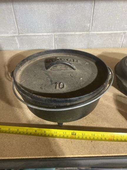 (WG) LODGE CAST IRON 10 DUTCH OVEN