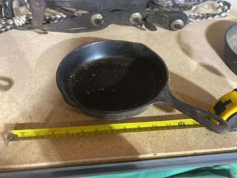 (WG) 9” CAST IRON SKILLET