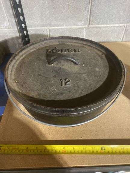 (WG) LODGE CAST IRON 12 DUTCH OVENS