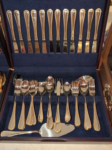 (ER) GOLD & SILVER FINISH SILVERWARE SET WITH CASE