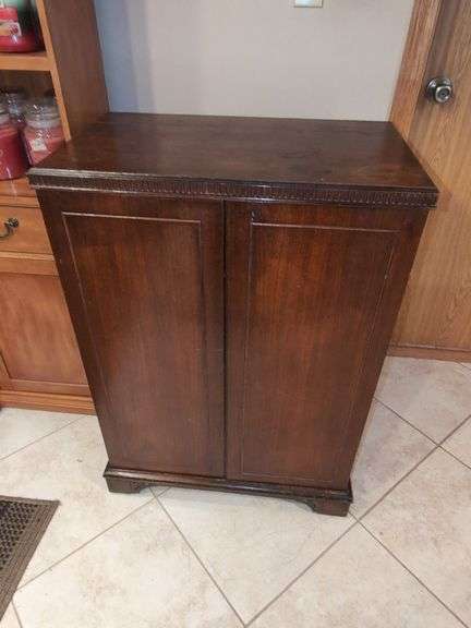(LSR) VINTAGE WOODEN BAR CABINET (15½" X 25½" X 36½" TALL)