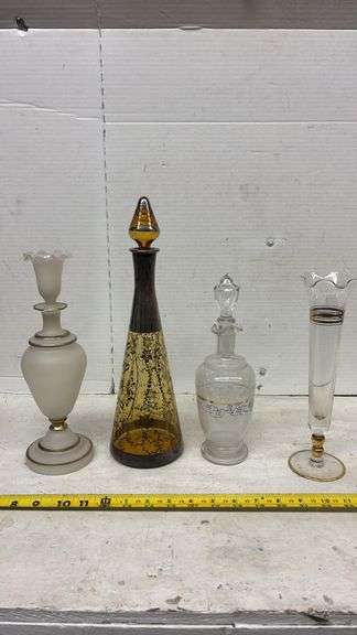 ASSORTED VINTAGE DECANTERS AND VINTAGE VASE
