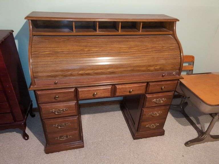 (RR) ROLL TOP DESK (20" X 49" X 47" TALL)