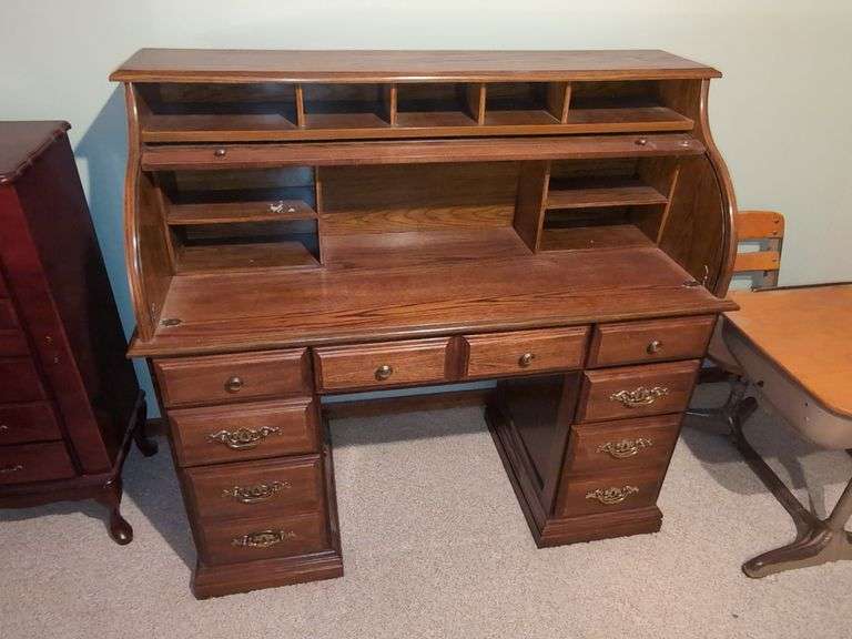 (RR) ROLL TOP DESK (20" X 49" X 47" TALL)