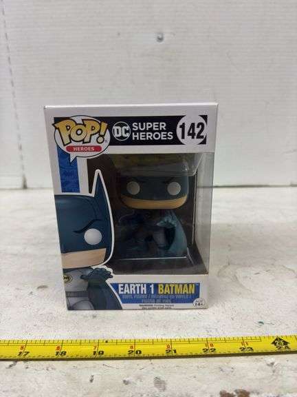 FUNKO POP DC SUPER HEROES EARTH 1 BATMAN 142