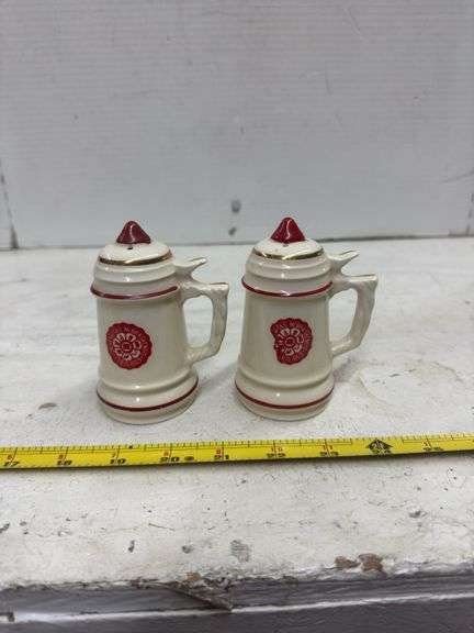 UNIVERSITY OF NEBRASKA STEIN SALT AND PEPPER SHAKERS