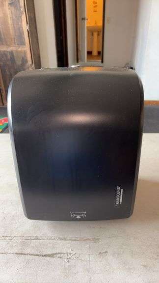 WALL MOUNT PAPER TOWEL DISPENSER (TOP HAS A SM. BREAK)