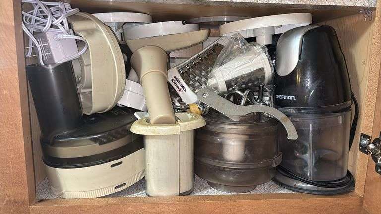 (K) LOT OF ASSORTED BLENDERS, CHOPPERS, ETC.