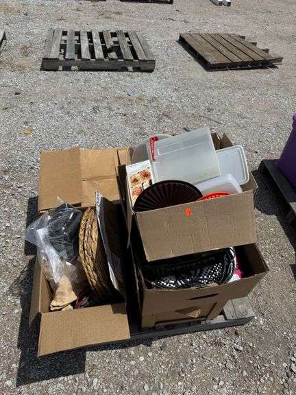 (O) ASSORTED KITCHEN CLUTTER, DANCE MAT, CONTAINERS, AND LIDS ...