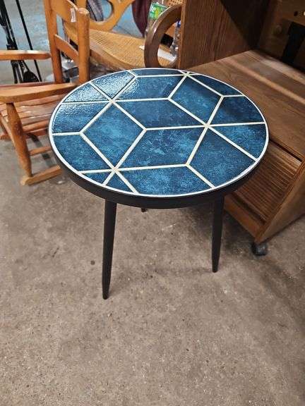 22" 3 LEG TILE TOP TABLE