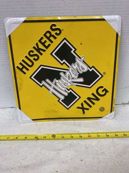 12” METAL HUSKERS SIGN