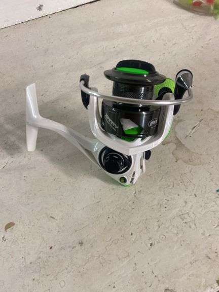 LEWS XFINITY FISHING REEL