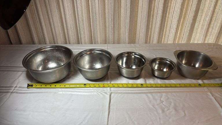(K) STAINLESS STEEL MIXING BOWLS