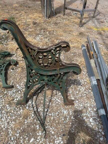 (O) CAST IRON PARK BENCH ENDS