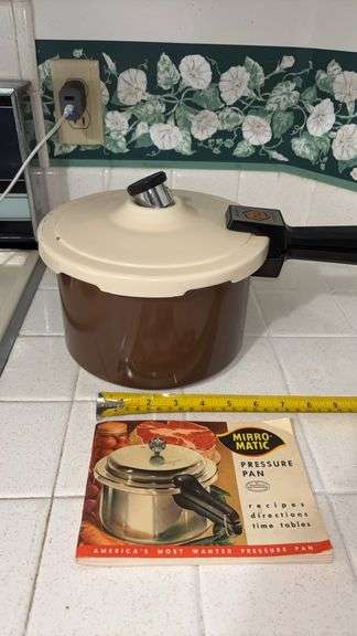 (K) VINTAGE MIRROR-MATIC PRESSURE PAN