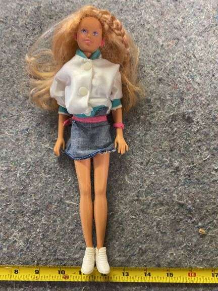 HASBRO 1987 DOLL