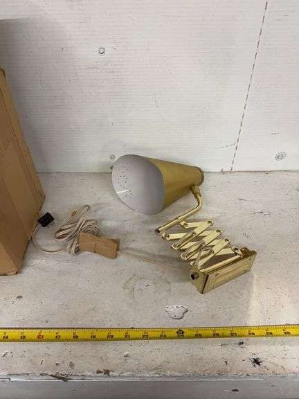 SCISSORS WALL LAMP