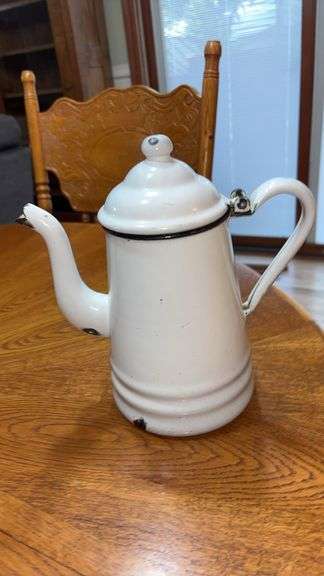 (K) VINTAGE ENAMEL COFFEE POT