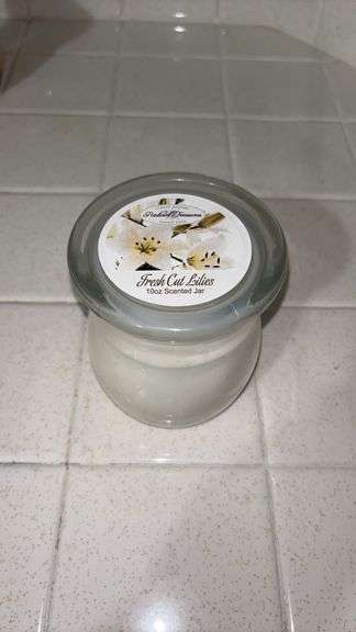 (K) 10 OZ. SCENTED CANDLE