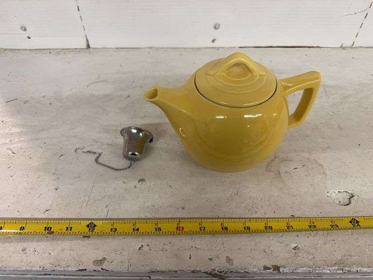 MCCOY TEAPOT WITH TEA INFUSER