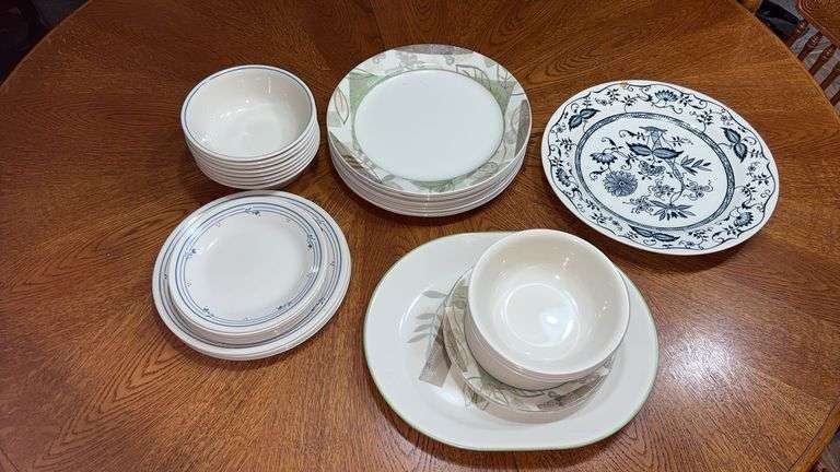 (K) ASSORTED 42-PIECE CORELLE DINNERWARE