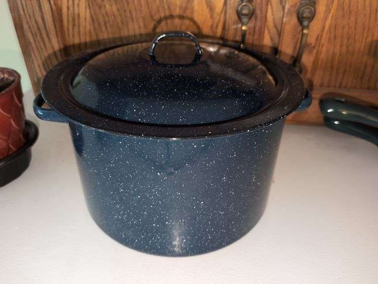 (K) SM. ENAMEL CANNER WITH LID
