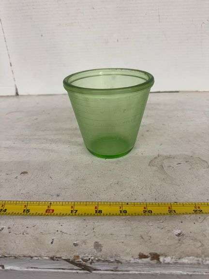 URANIUM GLASS 2 CUP MEASURING CUP