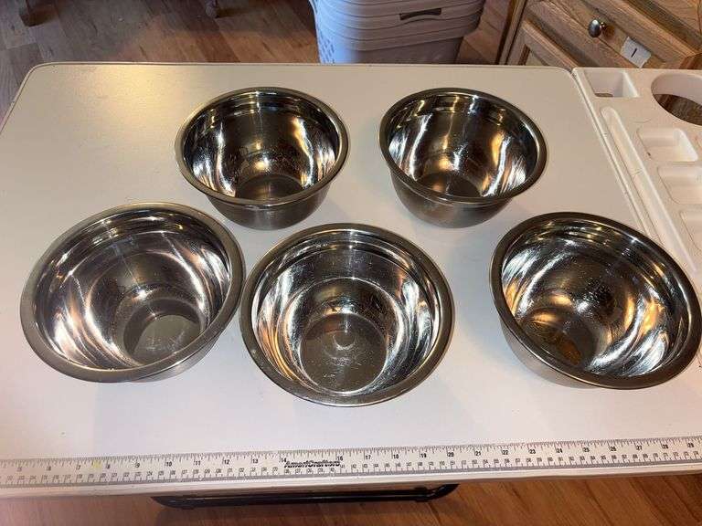 (K) 5-CT. STAINLESS STEEL MIXING BOWLS