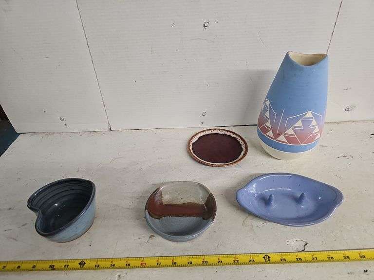 ASSORTED POTTERY